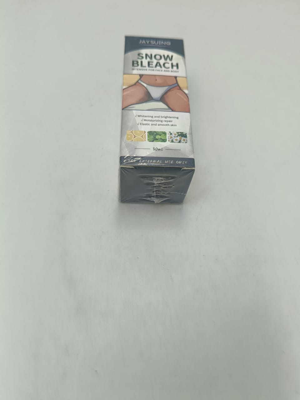 Snow Bleach Cream for lightening sensitive areas