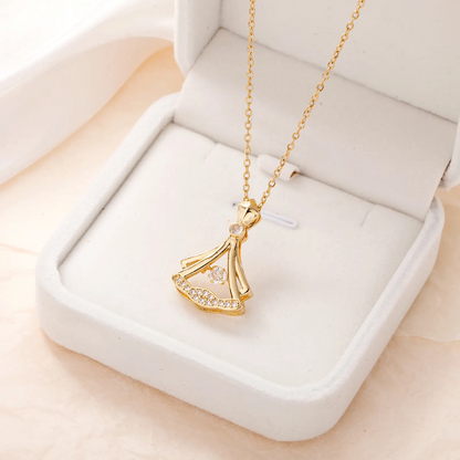 Elegant 24K Gold Plated Fan Pendant Necklace with Sparkling Rhinestone Decor